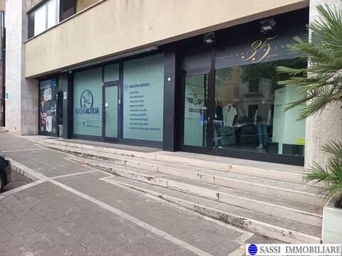 negozio in vendita a Matera in zona Rione Piccianello