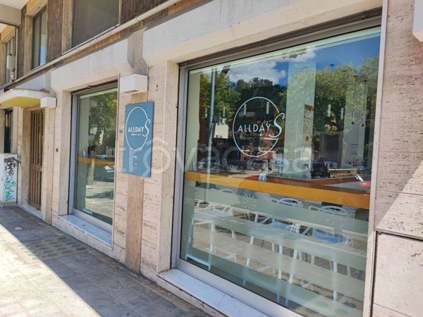 negozio in vendita a Matera in zona Rione Piccianello