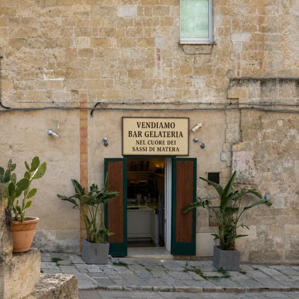 negozio in vendita a Matera