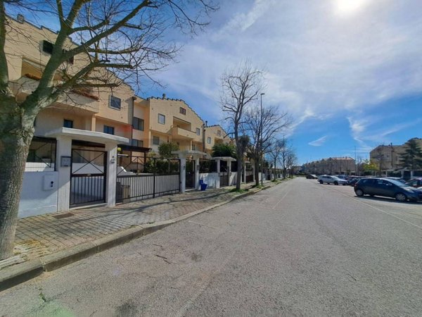 casa indipendente in vendita a Matera in zona Le Piane