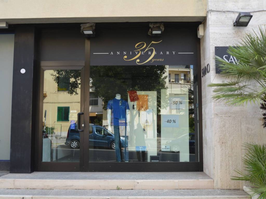negozio in vendita a Matera in zona Rione Piccianello