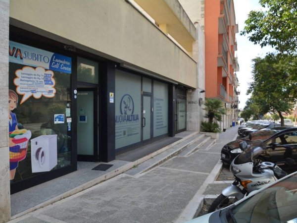 negozio in vendita a Matera in zona Rione Piccianello