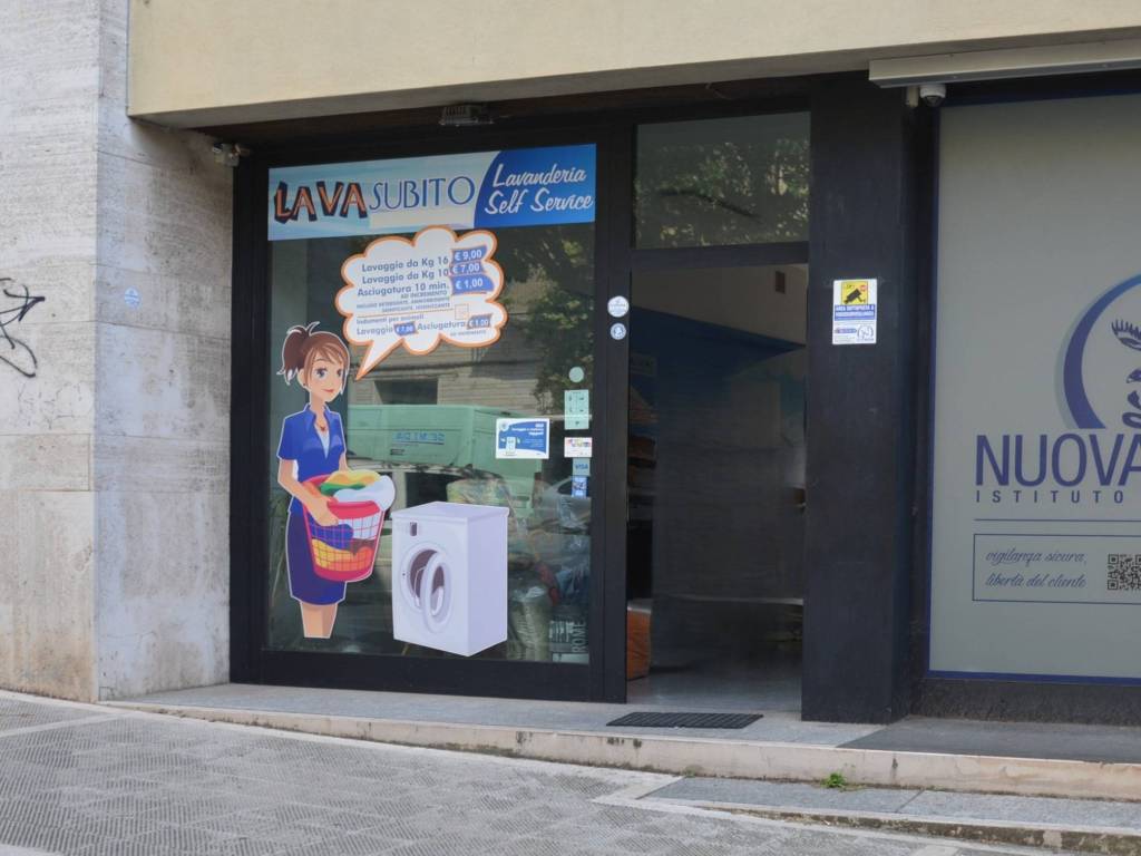 negozio in vendita a Matera in zona Rione Piccianello