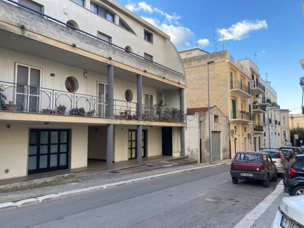 pentavano in vendita a Matera in zona Rione Lanera