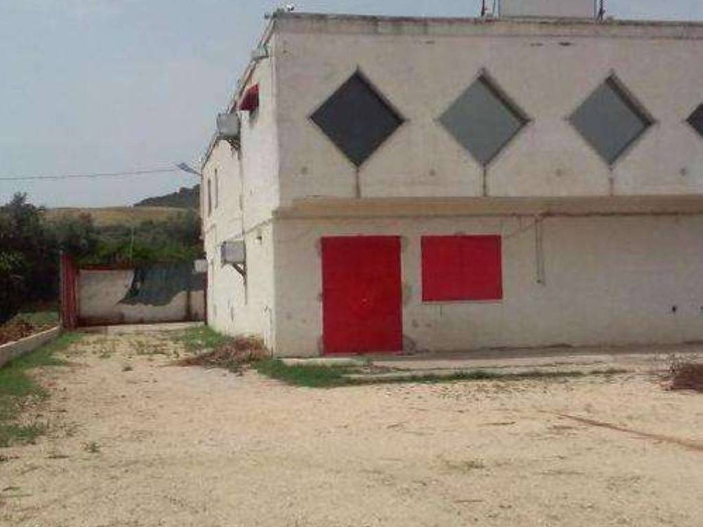 locale commerciale in vendita a Miglionico