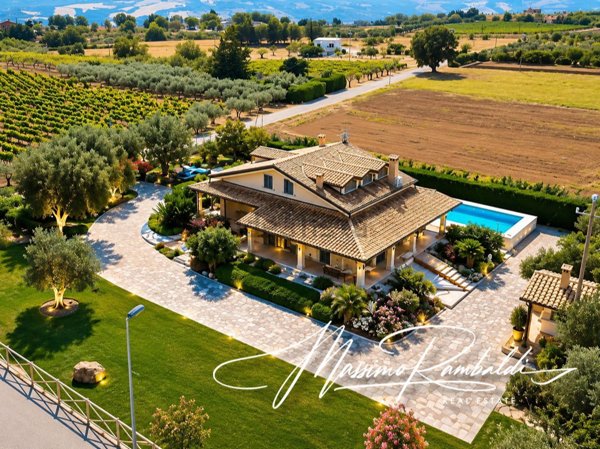 casa indipendente in vendita a Miglionico