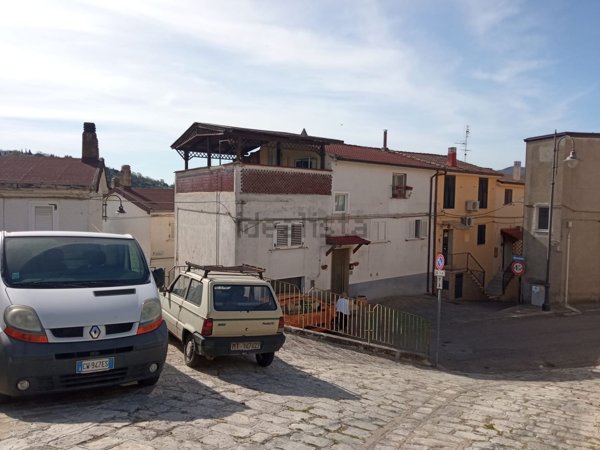 appartamento in vendita ad Oliveto Lucano