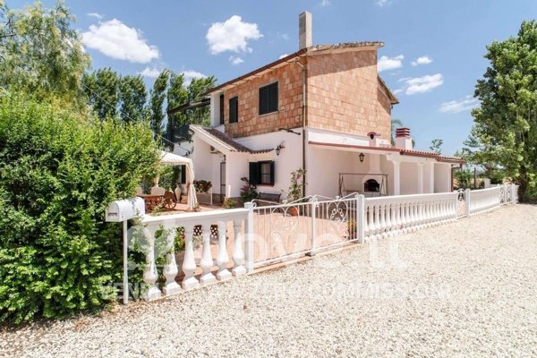 casa indipendente in vendita a Pisticci