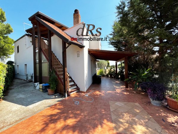 casa indipendente in vendita a Pisticci in zona Tinchi