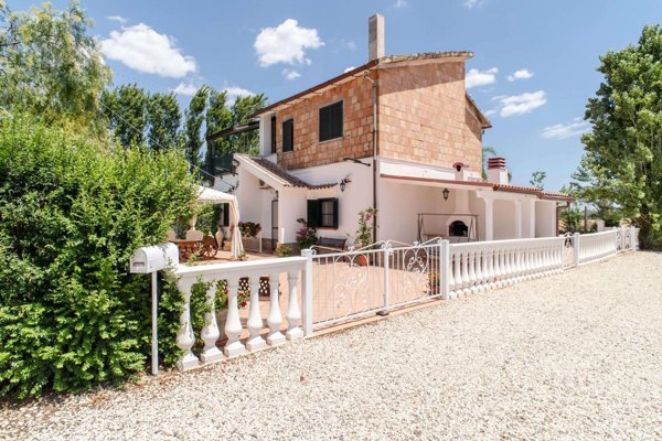 casa indipendente in vendita a Pisticci