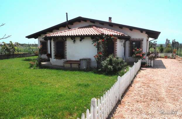 casa indipendente in vendita a Pisticci in zona Marconia
