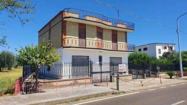 casa indipendente in vendita a Pisticci in zona Tinchi