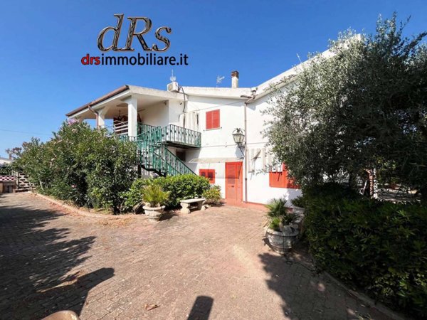 casa indipendente in vendita a Pisticci