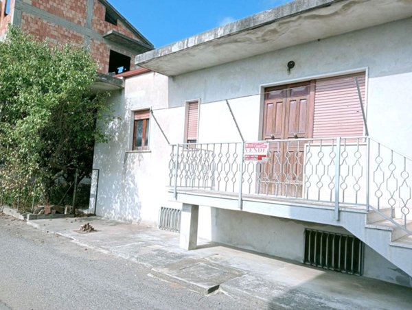casa indipendente in vendita a Pisticci in zona Tinchi