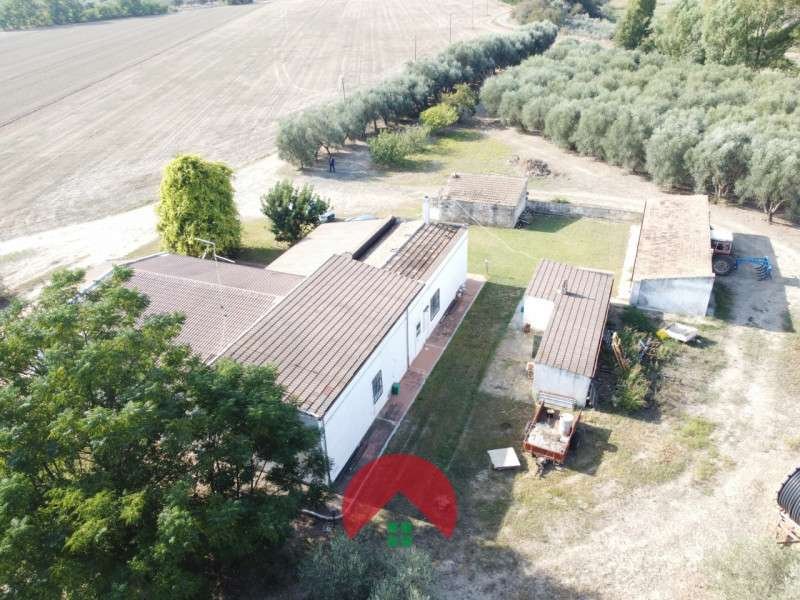 casa indipendente in vendita a Pisticci