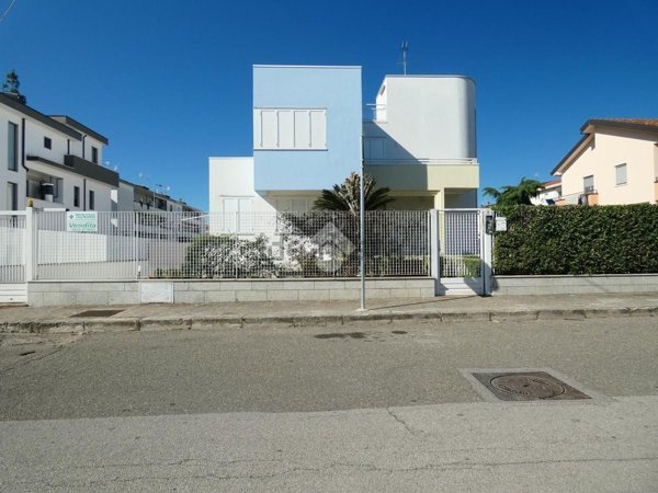 casa indipendente in vendita a Policoro