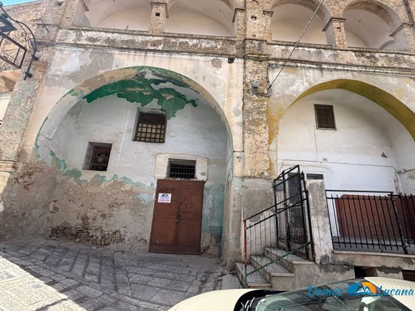 locale commerciale in vendita a Pomarico