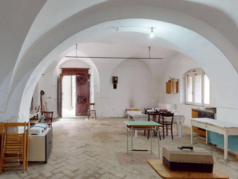 locale commerciale in vendita a Salandra