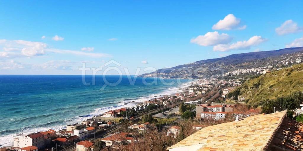 casa indipendente in vendita ad Acquappesa in zona Intavolata