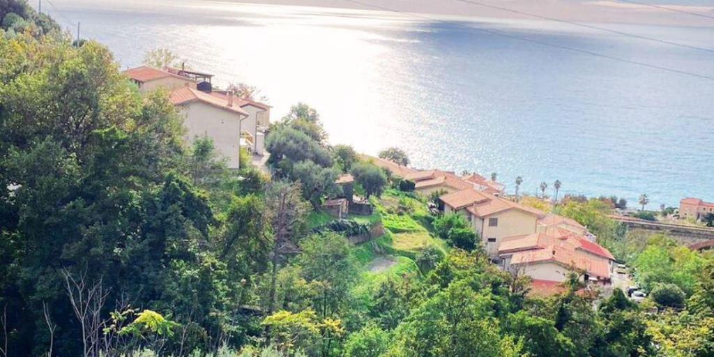 appartamento in vendita ad Acquappesa in zona Bergamotto