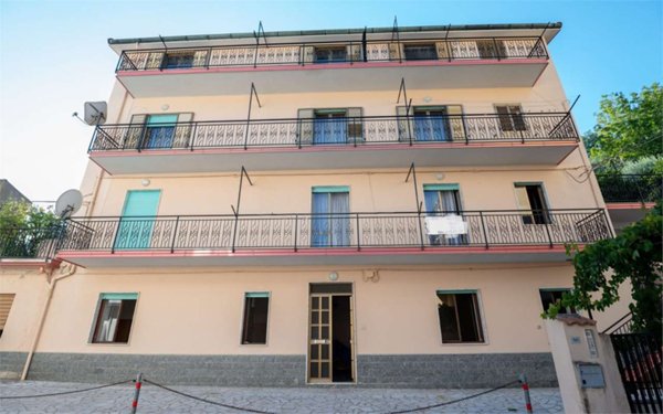 intera palazzina in vendita ad Acquappesa in zona Terme Luigiane