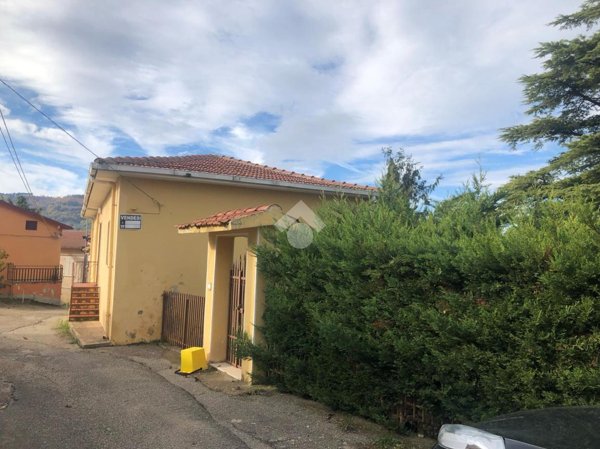 casa indipendente in vendita ad Acri in zona Vallone Cupo