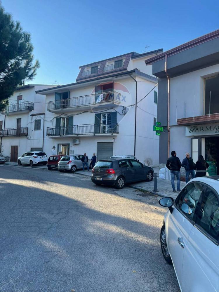 appartamento in vendita ad Acri in zona San Giacomo d'Acri
