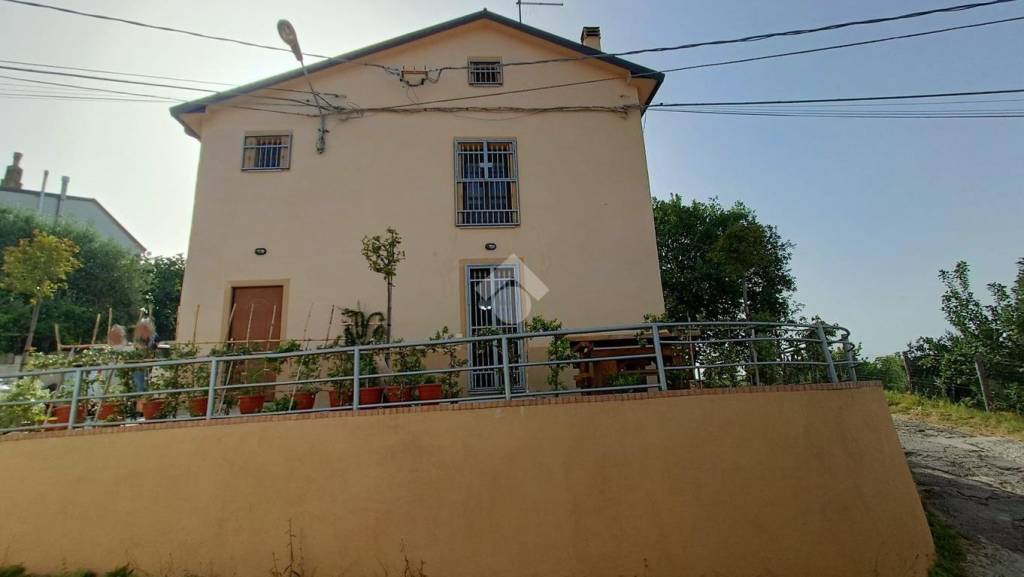 casa indipendente in vendita ad Acri in zona San Giacomo d'Acri