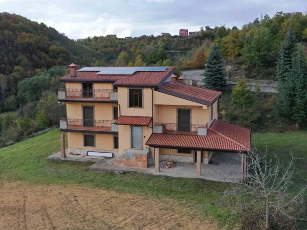 casa indipendente in vendita ad Acri in zona Montagnola