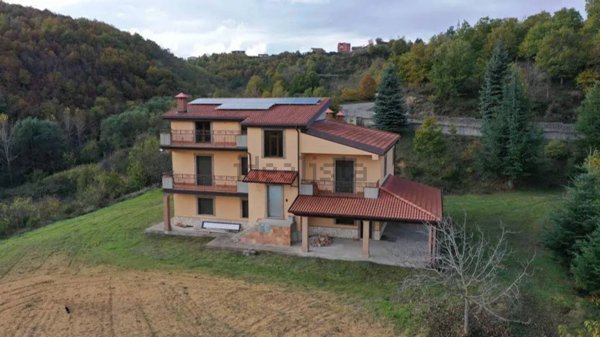 casa indipendente in vendita ad Acri in zona Montagnola