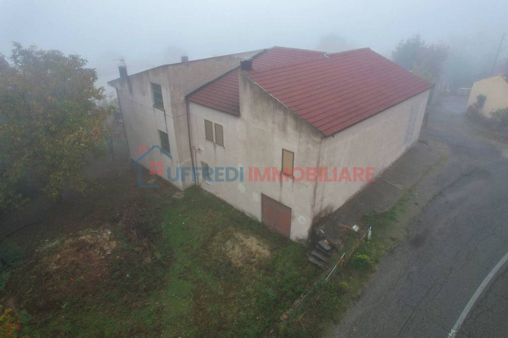 casa indipendente in vendita ad Acri in zona Chimento