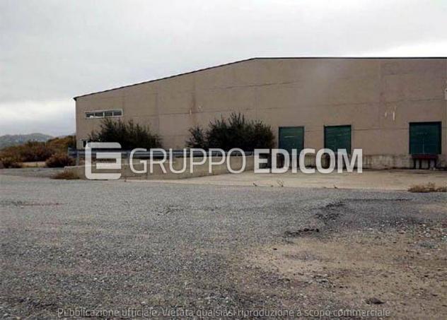 negozio in vendita ad Acri in zona Policaretto