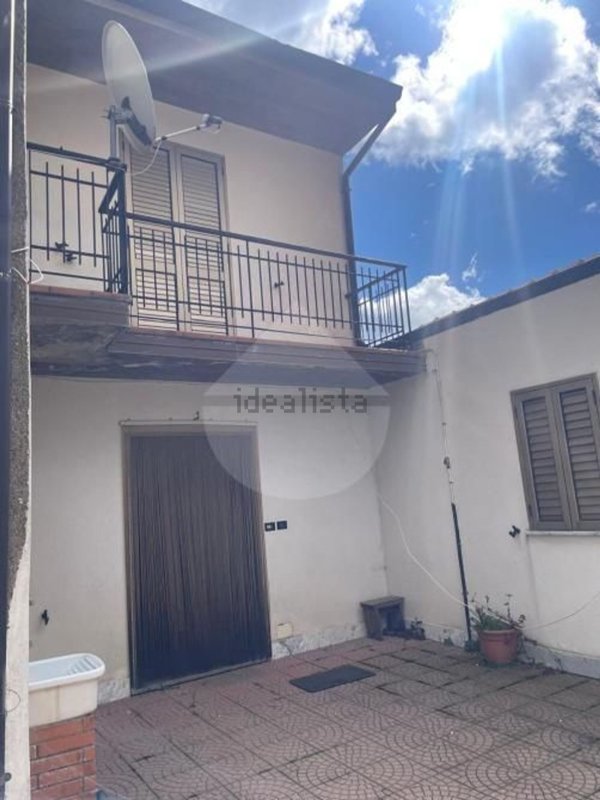 casa indipendente in vendita ad Acri in zona Sorbo
