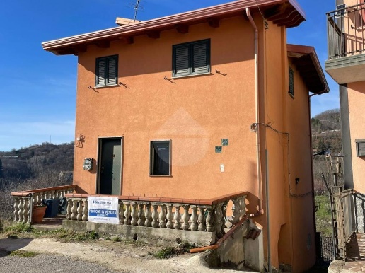 casa indipendente in vendita ad Acri in zona San Giacomo d'Acri