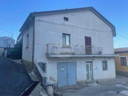 casa indipendente in vendita ad Acri in zona Pietremarine