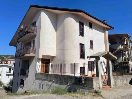 appartamento in vendita ad Acri in zona Corneto
