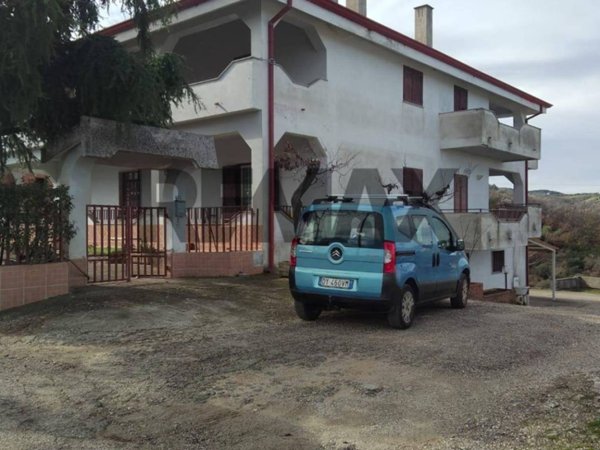 appartamento in vendita ad Acri in zona Chimento