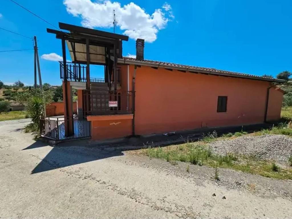 casa indipendente in vendita ad Altomonte