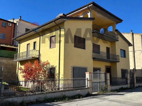 casa indipendente in vendita ad Altomonte