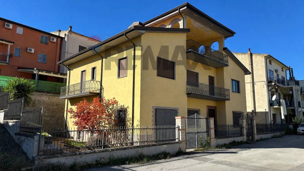 casa indipendente in vendita ad Altomonte