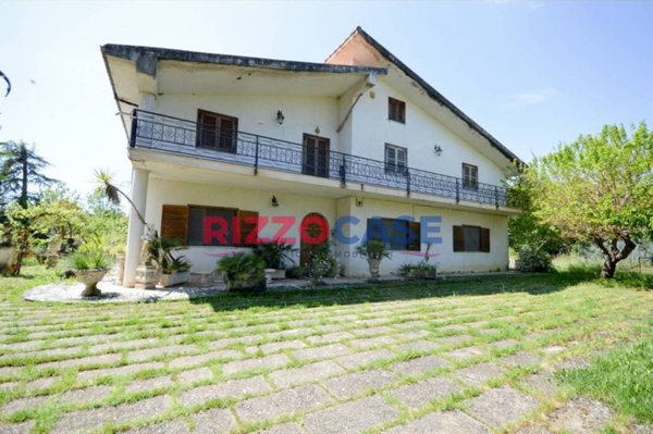 casa indipendente in vendita ad Altomonte