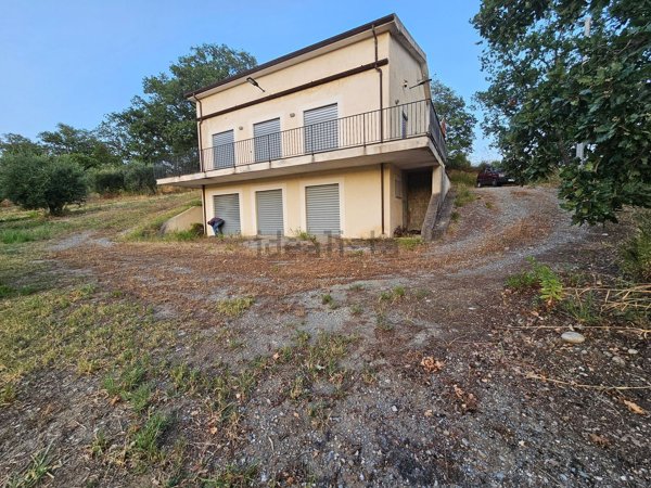casa indipendente in vendita ad Altomonte