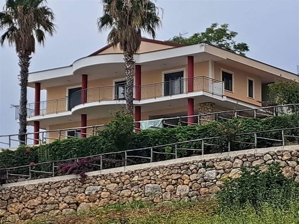 casa indipendente in vendita ad Amantea