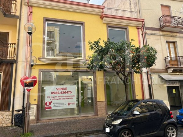 negozio in vendita ad Amantea