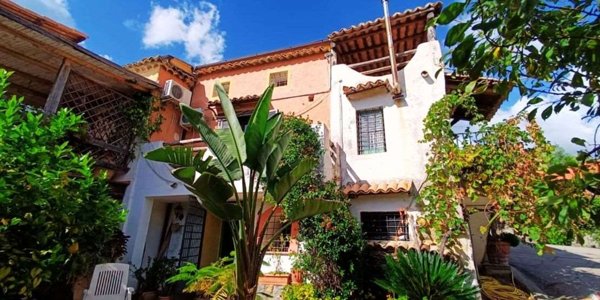 casa indipendente in vendita ad Amantea