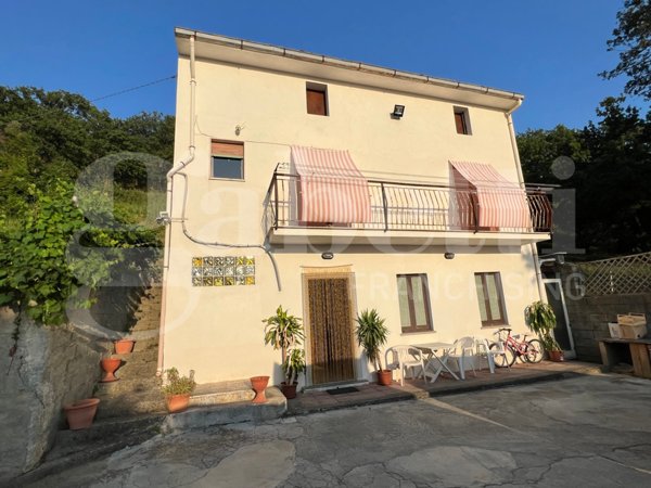 casa indipendente in vendita ad Amantea