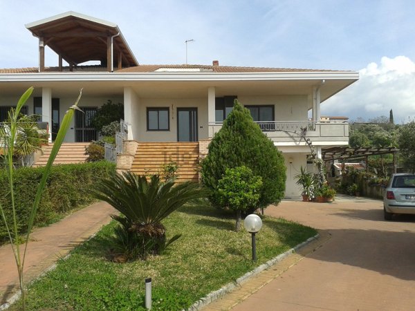 casa indipendente in vendita ad Amantea