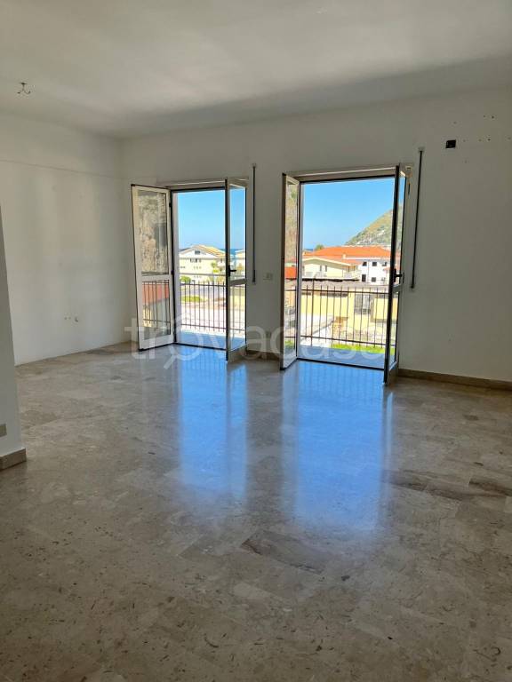 appartamento in vendita ad Amantea in zona Coreca