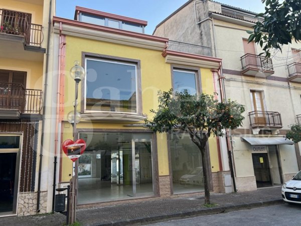 negozio in vendita ad Amantea