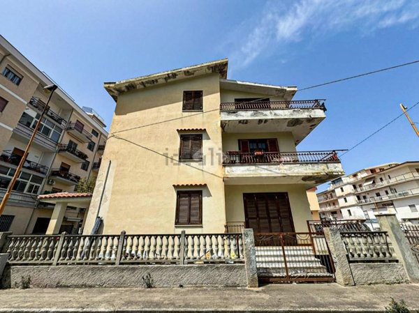 casa indipendente in vendita ad Amantea